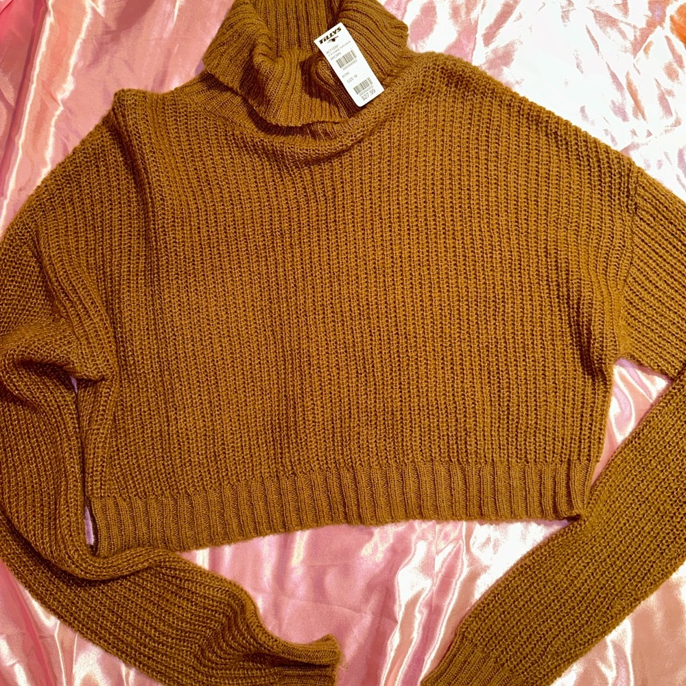 Tilly’s cropped turtle neck sweater